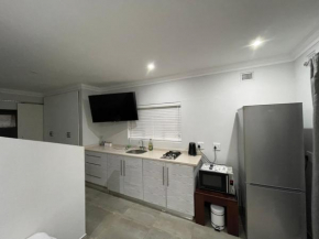 Guest house on Gillian Unit 6